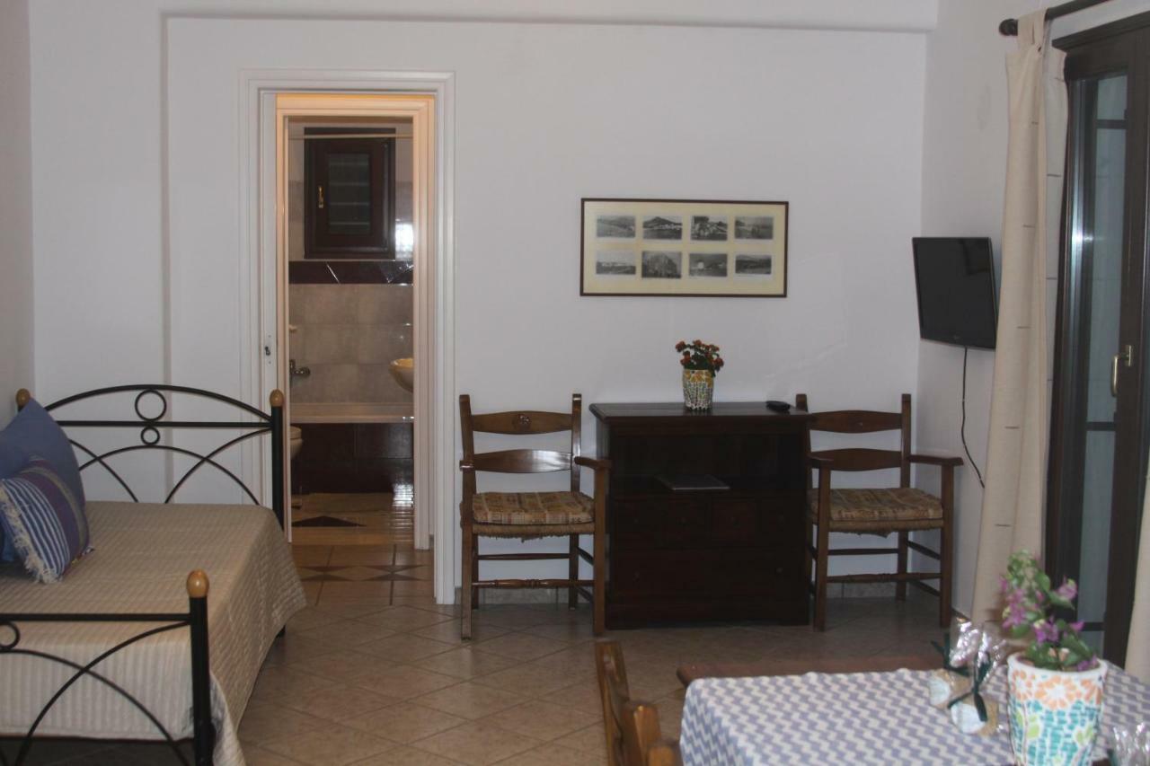 Apartments Márpissa Екстериор снимка
